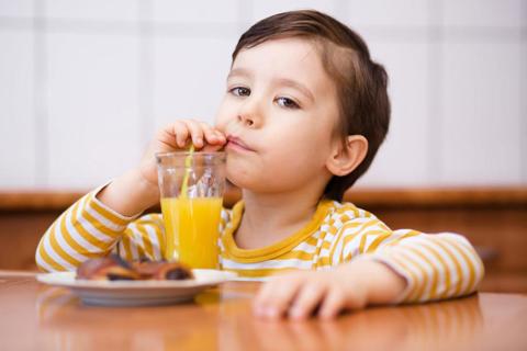 ابتعدي عنها- عادات غذائية تهدد طفلك بارتفاع