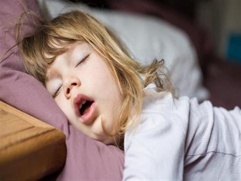أسباب شخير الأطفال أثناء النوم- هل له دلالات