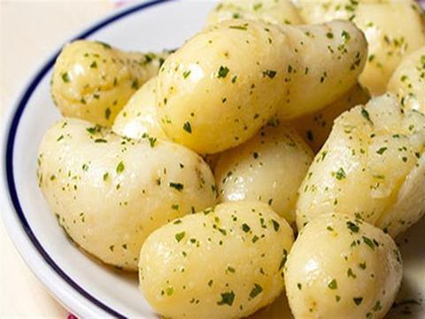 هل البطاطس المسلوقة تمتص الأملاح من الجسم؟