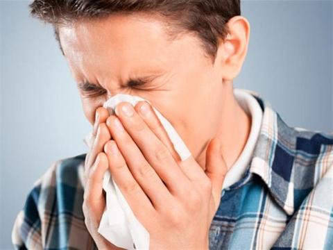 ما الفرق بين أعراض إنفلونزا الصيف وسلالة بيرولا؟