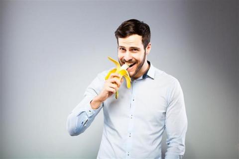هل تناول الموز يسبب غازات البطن؟
