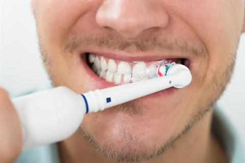 ماذا يحدث عند عدم غسل الأسنان ليلًا؟