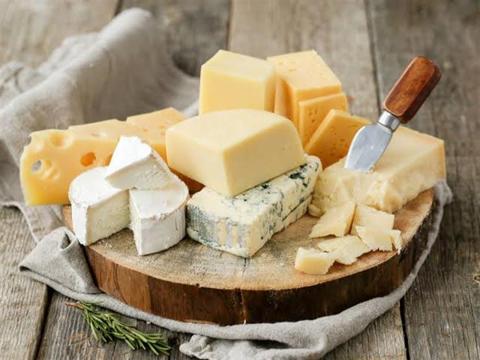 ماذا يحدث للجسم عند تناول الجبن بشكل يومي؟