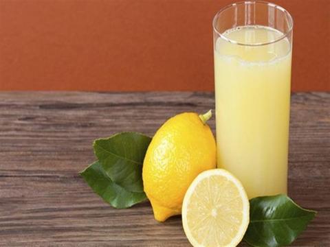 فوائد عصير الليمون لمرضى الكلى- هل يحقق نتائج
