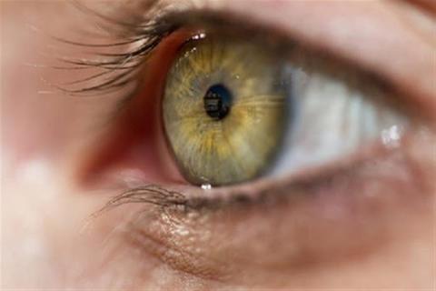 مشكلات صحية يكشف عنها لون عينك