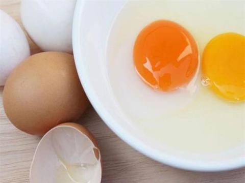 8 أسباب تمنعك من تناول صفار البيض