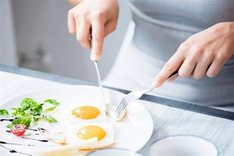 جمعية القلب الأمريكية تكشف.. كم بيضة مسموح بها