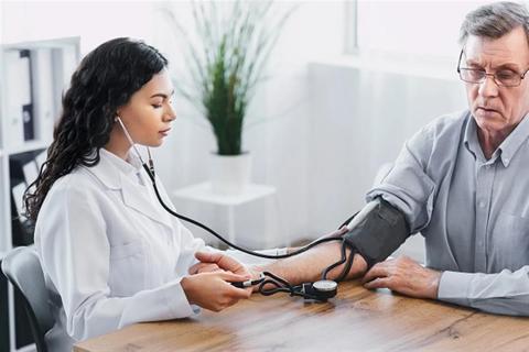ما أسباب ارتفاع ضغط الدم المؤقت؟