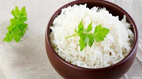 لماذا يشعر البعض بالجوع السريع بعد تناول الأرز