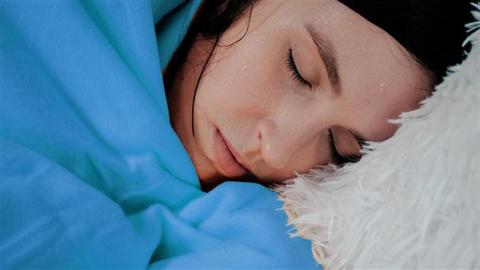 التعرق أثناء النوم- هل يشير لحالة خطيرة؟