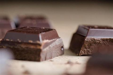 الشوكولاتة الداكنة خيار مثالي لتحسين صحتك