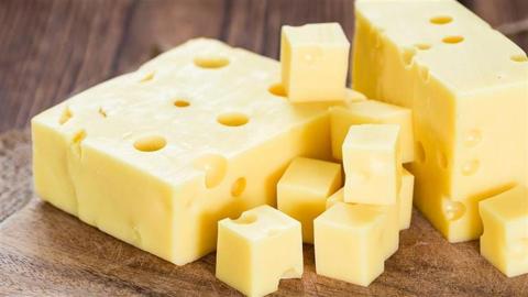للأمهات- أضرار لا تعرفيها للجبن الرومي لصحة