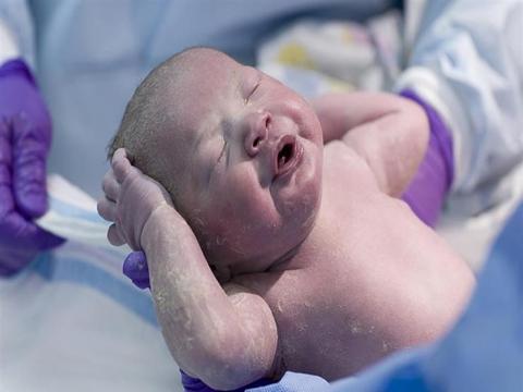 متلازمة ضيق التنفس عند حديثي الولادة.. إليك