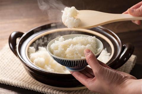 خبير تغذية يقدم حيلة سحرية لخفض سعرات الأرز