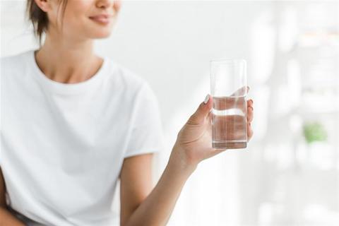 شرب الماء أثناء الدورة الشهرية- 5 فوائد يقدمها