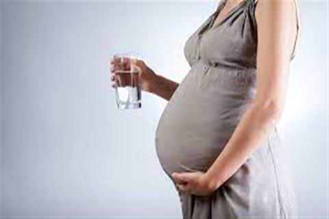 فوائد شرب الماء للحامل في الشهر التاسع.. إليكِ