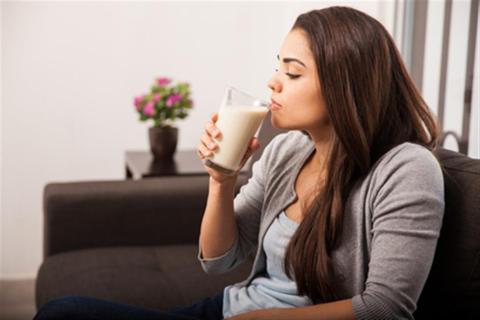 شرب الحليب أثناء الدورة الشهرية- 4 فوائد يقدمها