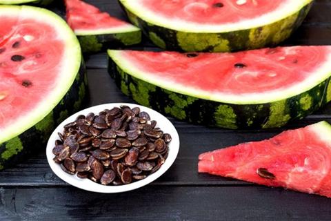 8 أسباب تدفعك لعدم التخلص من بذور البطيخ