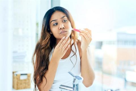 آمنة على بشرتِك- 5 أدوات لإزالة شعر الوجه
