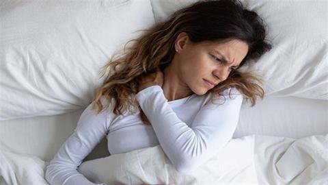 ما أسباب حكة الجسم أثناء النوم؟