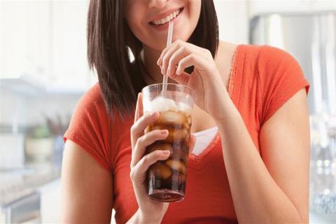 5 طرق فعالة لإنقاص الوزن رغم تناول المشروبات
