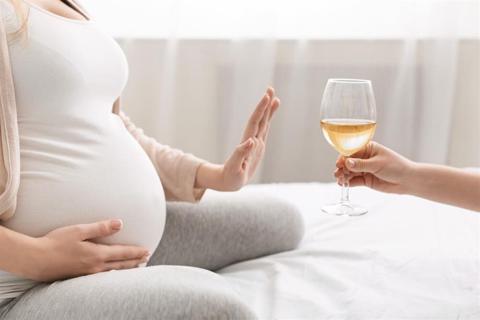 أسوأ مشروب أثناء الحمل- 5 سوائل تهدد الأم