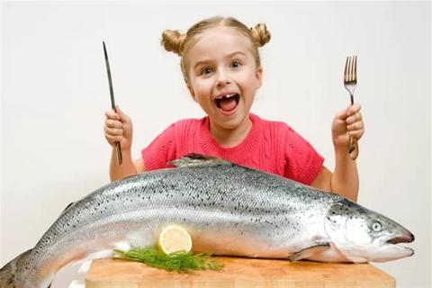 كيف تحمي طفلك من حساسية الأسماك؟