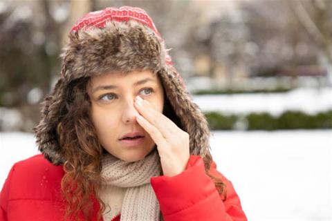 لماذا تدمع العين في الشتاء؟